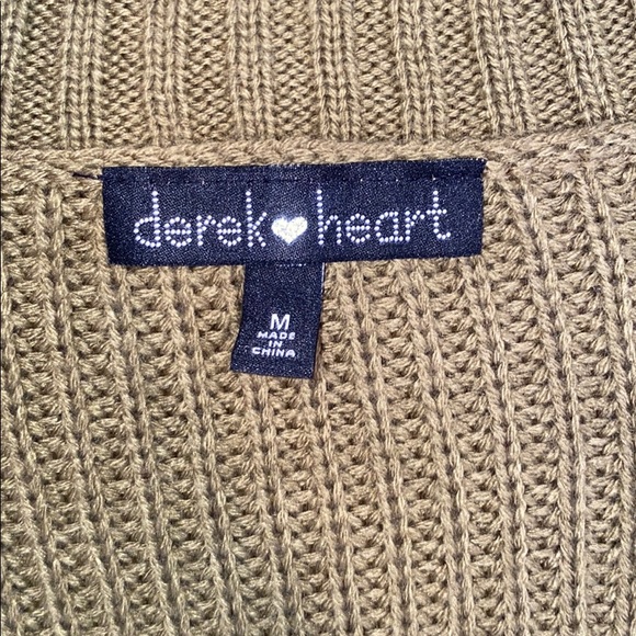 Derek Heart Sweater - Picture 5 of 6